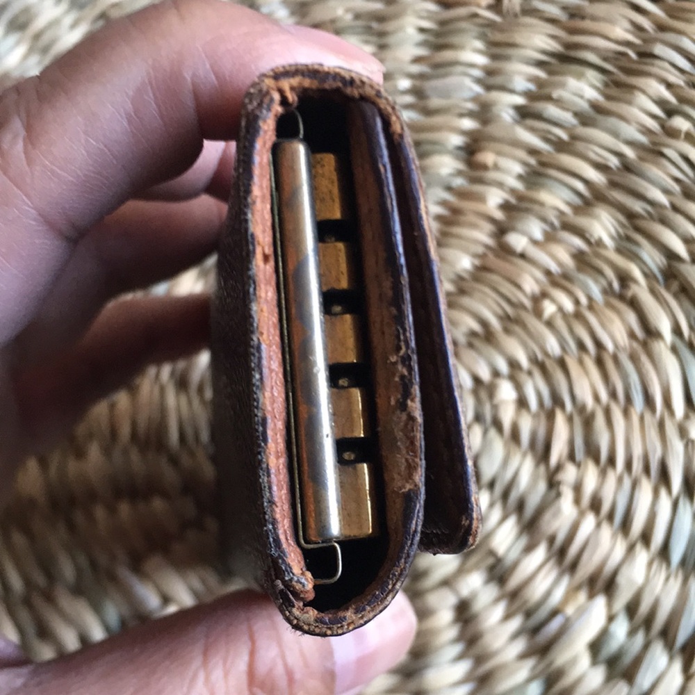 Authentic preloved Louis Vitton Key Holder - Picture 5 of 17